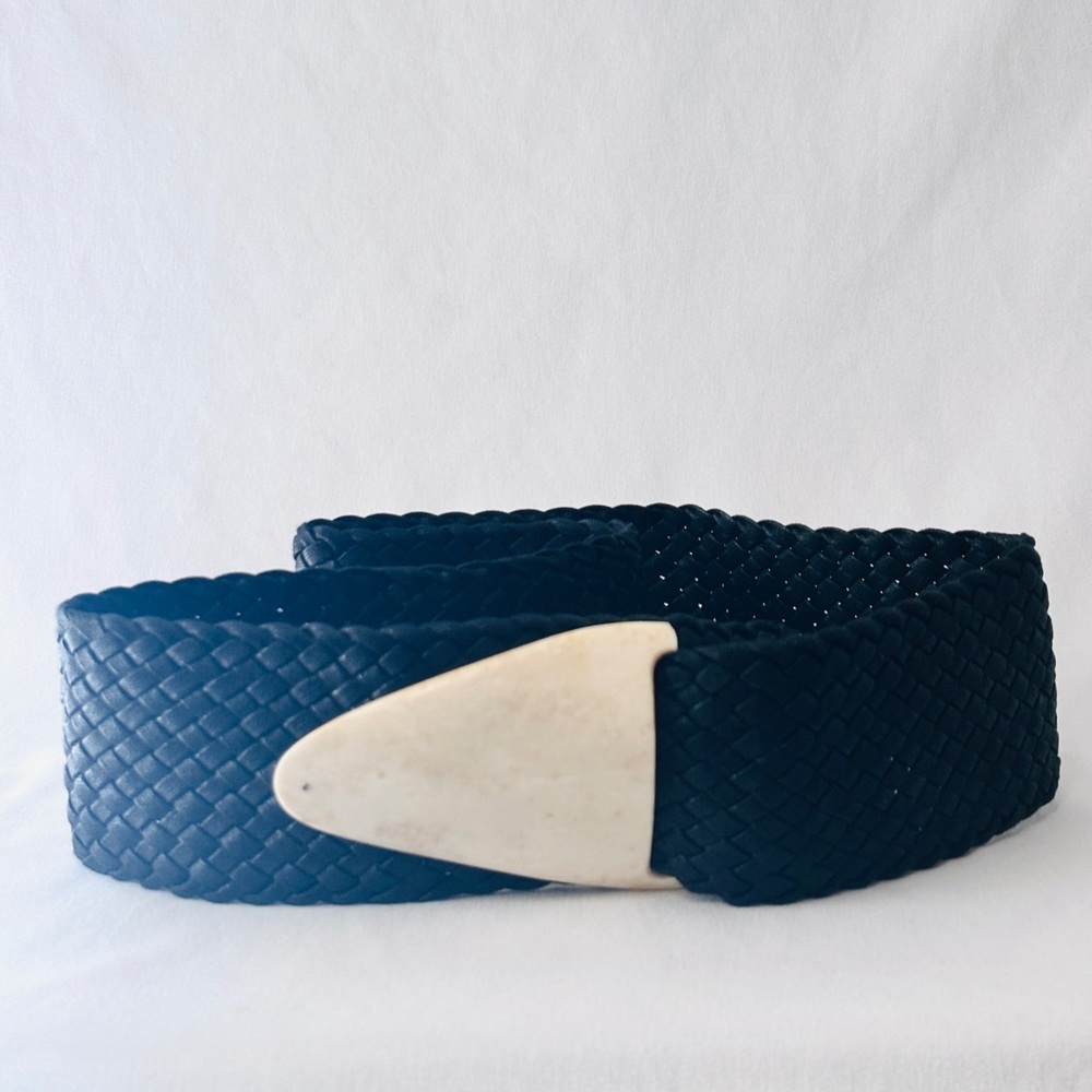 Vintage black woven belt with triangular bone buckle‎